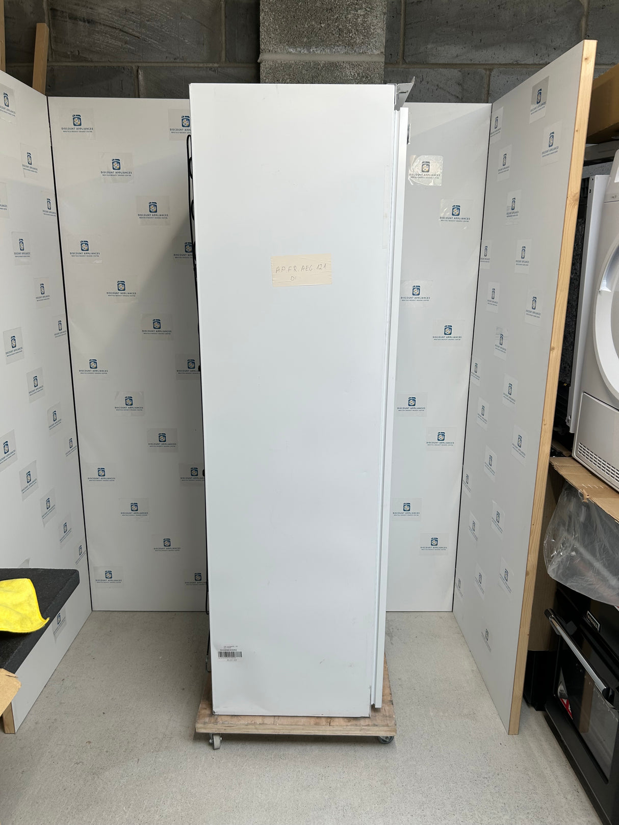 AEG SKE818E1DC Series 6000 177cm Larder Fridge