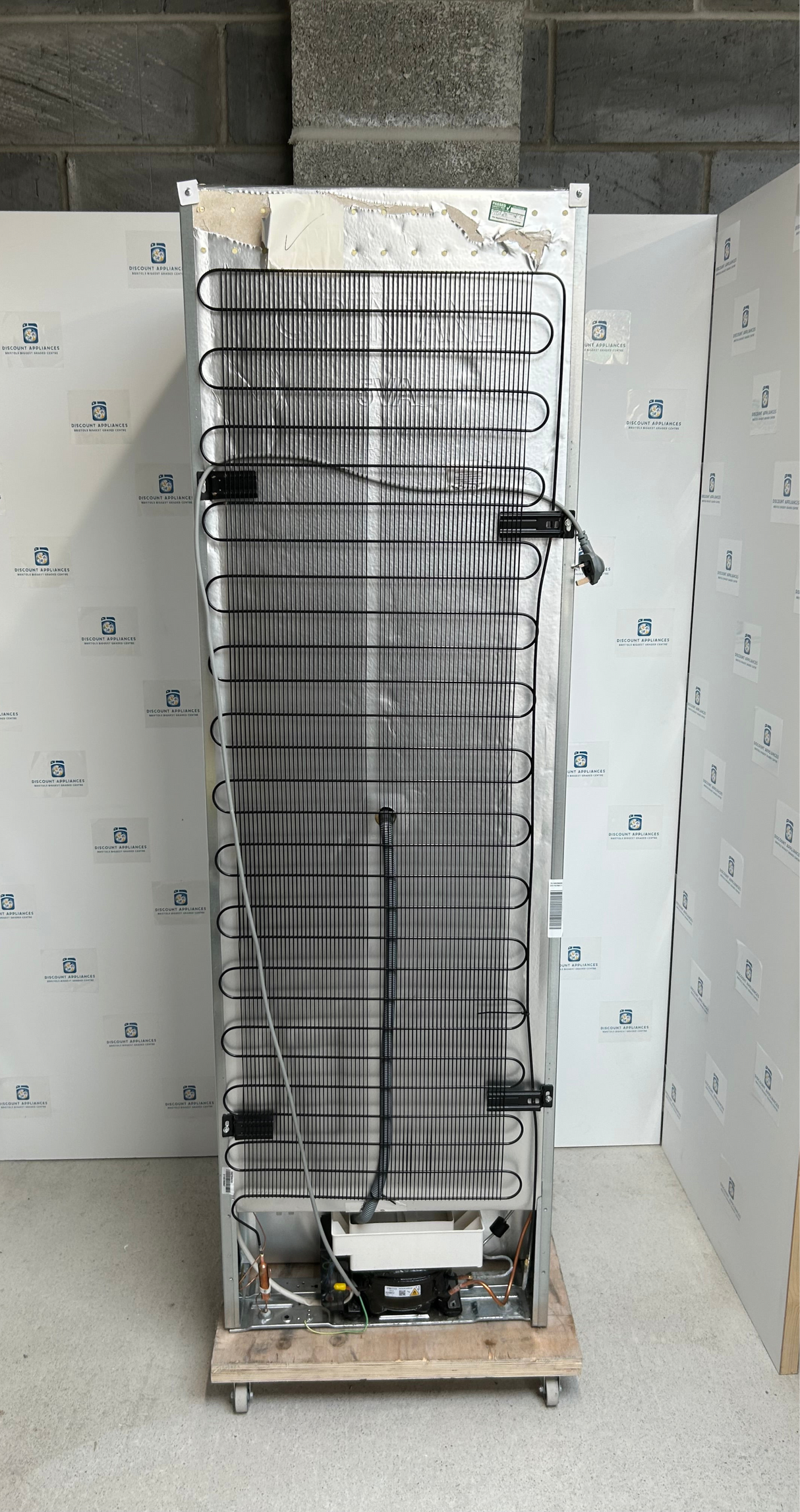 Beko BCSM473 178cm High 70/30 Integrated Fridge Freezer