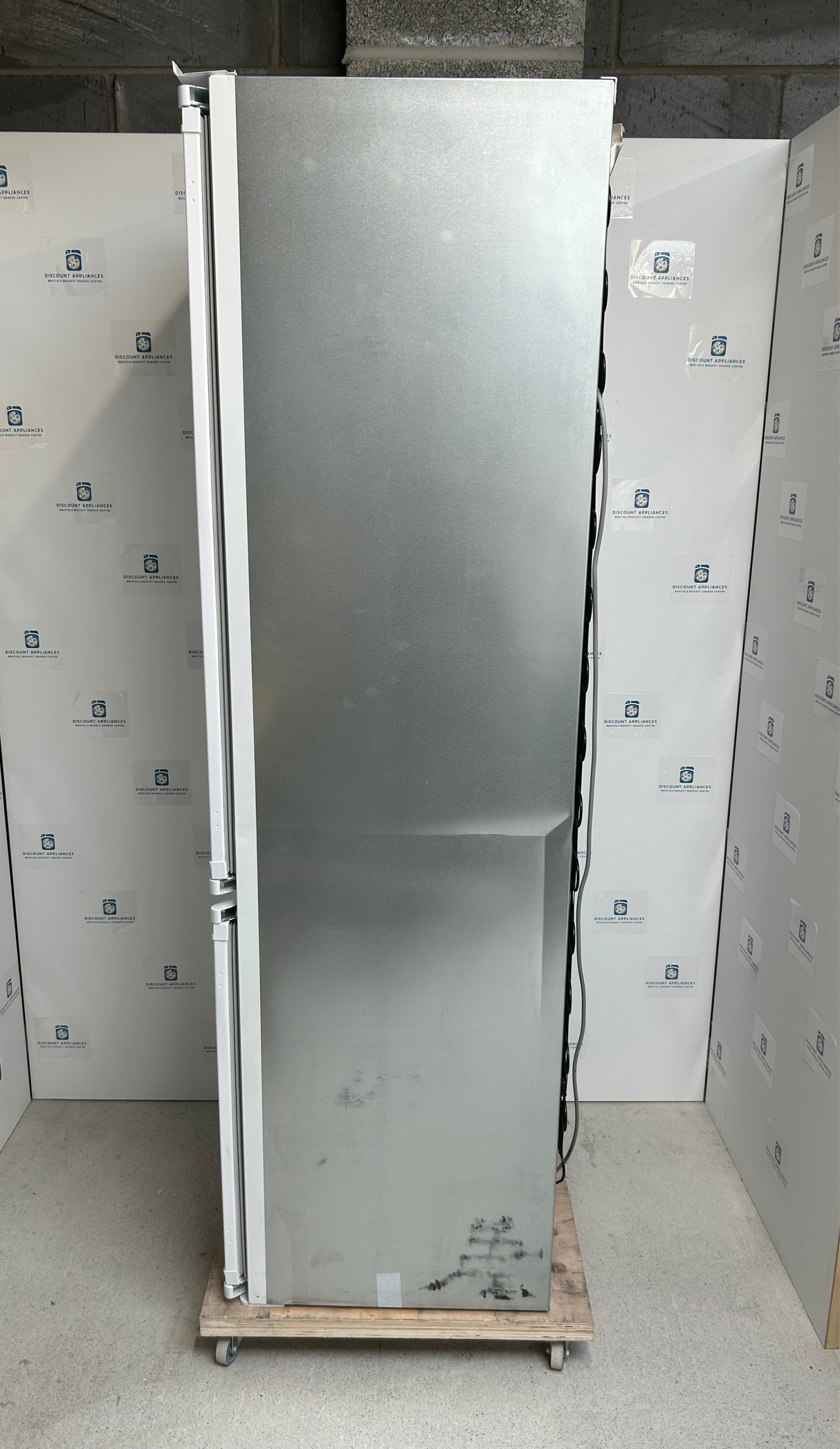 Beko BCSM473 178cm High 70/30 Integrated Fridge Freezer