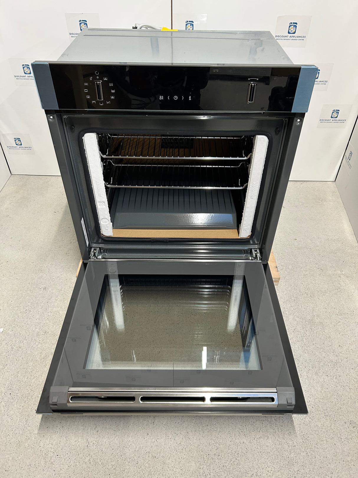 NEFF N50 B2ACH7HH0B Single Electric Oven